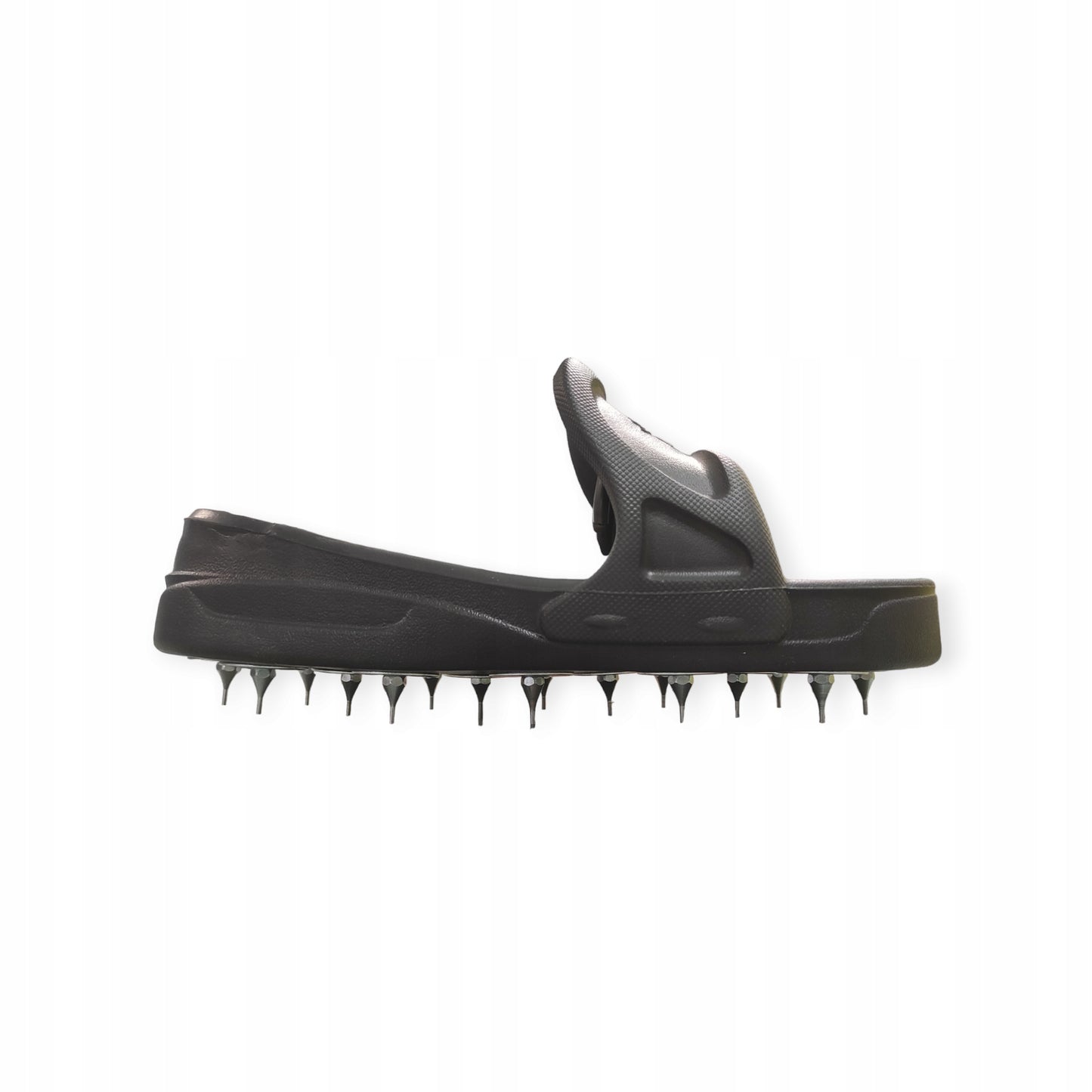 Klapki z kolcami do wylewek z żywicy